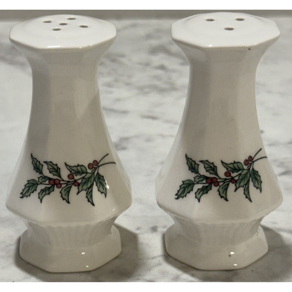 Vintage Nikko Christmastime Salt & Peppers Shakers Set Japan